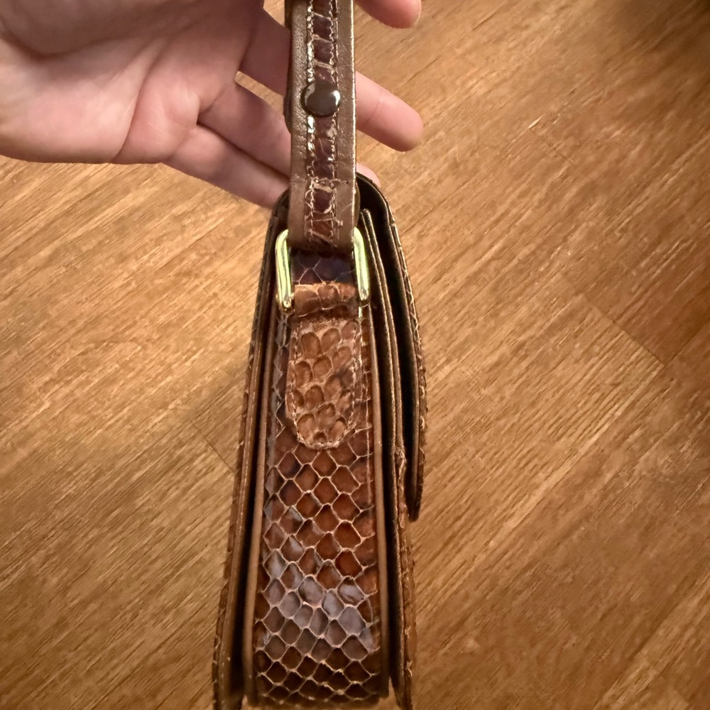 Vintage Brown Snakeskin Shoulder Bag with adjustable strap. - Picture 4 of 8